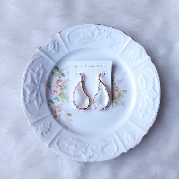 Kendra Scott Tulip Rose Gold Drop Earrings Ivory Pearl - Picture 2 of 7